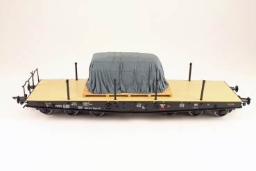 VW Bully unter Plane