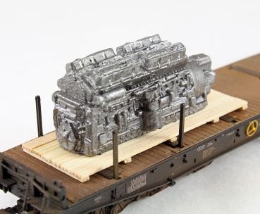 Preview: Dieselmotor mit Ersatzteilkiste