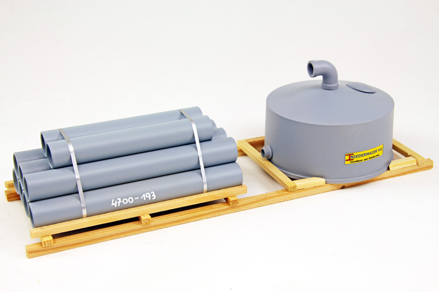 Rundtank mit Röhrenstapel