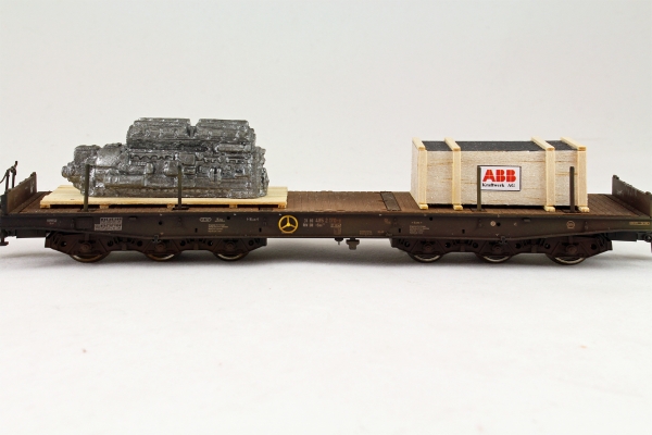 Dieselmotor mit Ersatzteilkiste